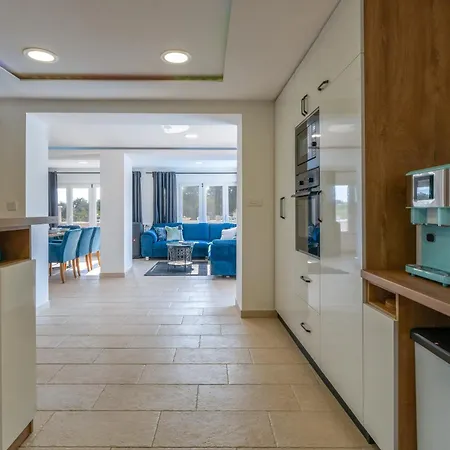 Holiday home Family Friendly House With A Swimming Pool Peroj, Fazana - 23328 Vodnjan