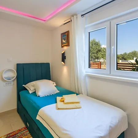 Holiday home Family Friendly House With A Swimming Pool Peroj, Fazana - 23328