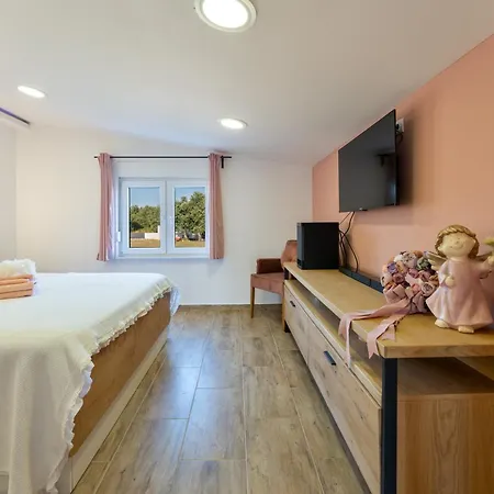 Family Friendly House With A Swimming Pool Peroj, Fazana - 23328 Vakantiehuis Vodnjan